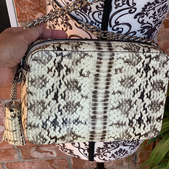 Michael Kors MD camera bag embossed leather - Picture 7 of 8